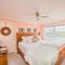 New Kid in Town - King Bed & Sofa Bed - Sleeps 2-4