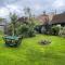 Quirky 18th Century Thatched Cottage - Great Staughton