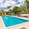 Beach Living at Island Pine Villas BLP - 乔治敦