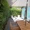 Appartamento IL GELSOMINO con giardino e piscina