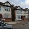 Lovely 3 Bedrooms Flat Near Romford Station With Free Parking - Ромфорд