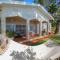 Church Point Cottage home by Bluescape