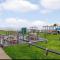 Villa - Sleeps 6 - Pets Ok - Pool - Parking