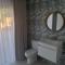Cronin Luxury Accommodation Room 1