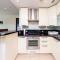 Amazing OFFER 2BR Apt with balcony I Bonnington Hotel I JLT - Dubaj
