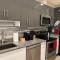 508 Urban Lifestyle king bed APT in Center CITY