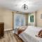 Buckthorn Beauty Private Hot Tub and Lounge Space