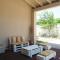 Pretty modern holiday home with pool and views of the vineyards, Domazan - Domazan