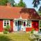 Awesome Home In Löttorp With Kitchen