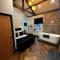 Stunning Town Center Cottage with hot tub
