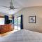 Walk to Lake Keowee Salem Townhome with Deck