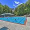 Riverfront Ellijay Cabin with Deck and Pool Access! - إليجاي