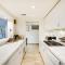 Lincoln Park Apt Walk to Beach, Shops and Dining! - شيكاغو