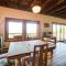 Breathtaking Mtn Views Stylish Rustic Retreat!