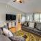 Lakefront Home with Hot Tub - 15 Mi to Dollywood! - 赛维尔维尔