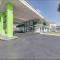 Travel Lodge by Wyndham 10 min from Disney