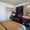 Charm Motel & Suites