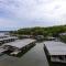 F Lakefront! Remodeled, Sleeps 4, Boat Slip, Patio, WiFi, Cable, Pool - أوساغ بيتش