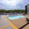 F Lakefront! Remodeled, Sleeps 4, Boat Slip, Patio, WiFi, Cable, Pool - أوساغ بيتش