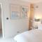 The Little Limes - Ensuite Double Room Own Entrance in Art Deco House