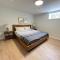 Letitia Heights !A Spacious and Quiet Private Bedroom with Shared Bathroom - Barrie