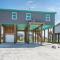 Stylish 4BR Crystal Beach Retreat Walk to Beach