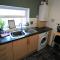 Westbourne - Spacious 4 bed flat with free parking