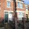 Westbourne - Spacious 4 bed flat with free parking