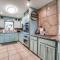 6 BDRM Wine Country Compound on 2 Acres! Pool/HotTub & Club House