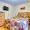 Cabin with Deck about 3 Mi to Apple Valley Lake! - 弗农山
