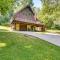 Cabin with Deck about 3 Mi to Apple Valley Lake! - 弗农山