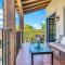 LV204 Airy Upstairs 2 Bedroom w Private Balcony