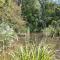 Charming tranquil Shepherds Hut with lakeside balcony 'Roach' - Uckfield