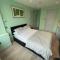 Letzi Ensuite, 15 Min to Heathrow, Fast WiFi