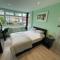 Letzi Ensuite, 15 Min to Heathrow, Fast WiFi