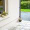 Killarney Old School Road sleeps 6
