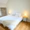 Killarney Old School Road sleeps 6
