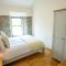 Killarney Old School Road sleeps 6