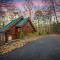 CABIN in a GATED RESORT with SEASONAL RESORT POOL - Pigeon Forge