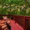 CABIN in a GATED RESORT with SEASONAL RESORT POOL - Pigeon Forge