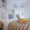 Beautiful House - Sleeps 8 - Close to City Centre with Free Parking, Fast Wifi and Smart TV with Virgin TV and Netflix by Yoko Property - Northampton