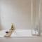 Beautiful House - Sleeps 8 - Close to City Centre with Free Parking, Fast Wifi and Smart TV with Virgin TV and Netflix by Yoko Property - Northampton
