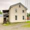Chic and Central Apartment about 6 Mi to Sebec Lake!