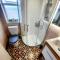 Alross studio flat / private bathroom - London