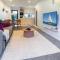 Urban Elegance - 2 Bed, 2 Bath in the CBD