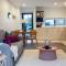 Urban Elegance - 2 Bed, 2 Bath in the CBD