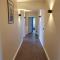 Neumühler Hof Ferienwohnung "Stefan" bietet 4 Schlafzimmer und 4 Bäder , eine Große Badewanne und großer Terrasse zum Garten, kostenfreie Parkmöglichkeiten