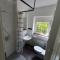Neumühler Hof Ferienwohnung "Stefan" bietet 4 Schlafzimmer und 4 Bäder , eine Große Badewanne und großer Terrasse zum Garten, kostenfreie Parkmöglichkeiten