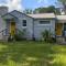 Cozy home, King bed, 3 bedrooms,close to downtown beaches towncenter