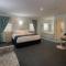 Charles Rasp Motor Inn & Cottages
